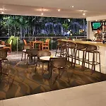 Courtyard By Marriott Waikiki Beach 
