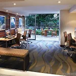 Courtyard By Marriott Waikiki Beach 
